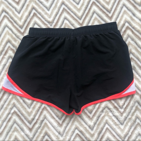 Under Armour semi fitted shorts - Picture 2 of 4